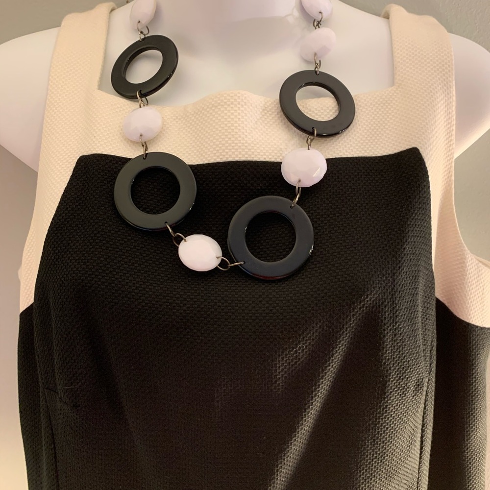 Ann Taylor Dress. - Picture 2 of 8